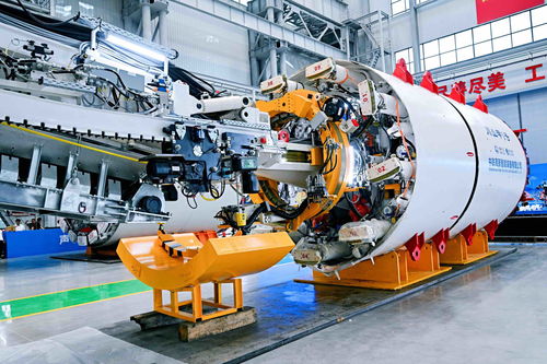 川山甲1號(hào) 四川首臺(tái)全鏈土壓平衡盾構(gòu)機(jī)在新津下線，智能制造裝備再添新成員